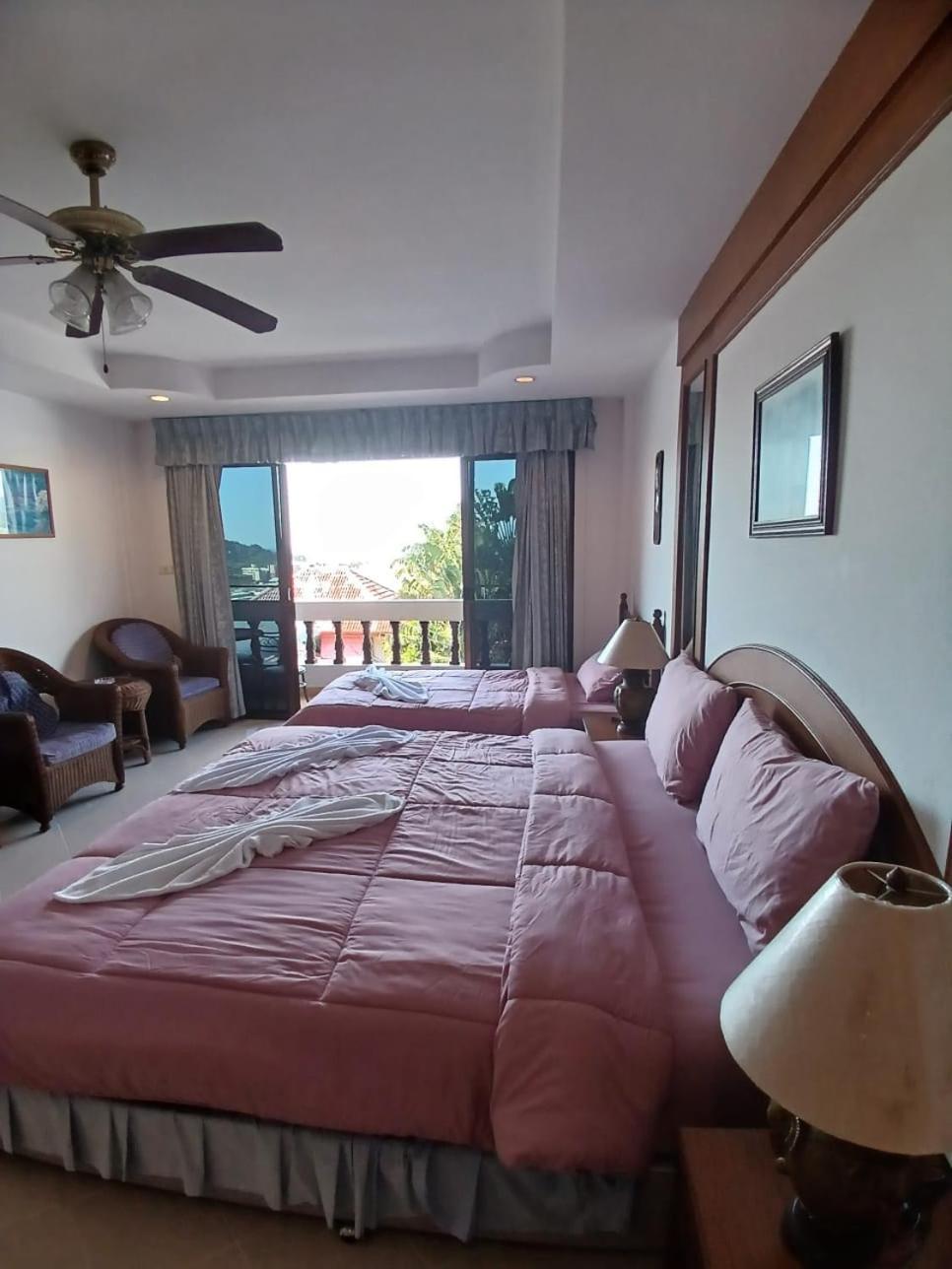 Aksarai Hotel Patong Екстериор снимка